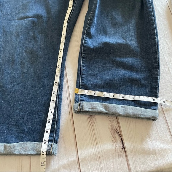 Levi’s 311 Shaping Skinny Capri Pants Women’s Plus Size 20W Blue Med Wash Cuffed - Picture 9 of 13